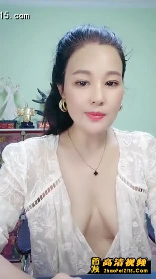 很有韵味的轻熟女，黑丝多套情趣衣，实在诱惑，聊骚狼友性感至极