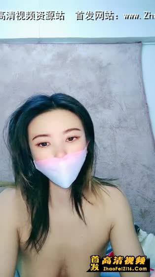 比较有才艺的女主播，舞蹈加瑜伽配合演绎诱惑狼友，丝袜情趣揉奶摸逼，上演一字马特写骚穴，浪荡呻吟真刺激