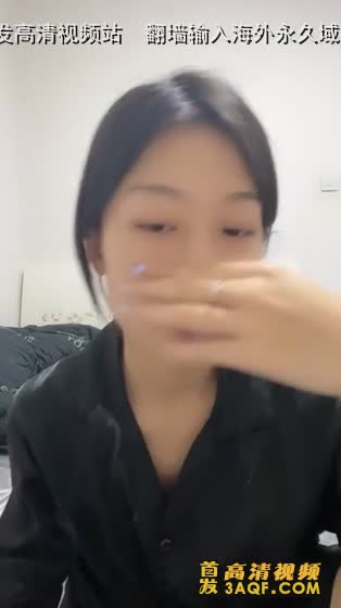 绿播美女下海！苗条身材贫乳！修长美腿翘起肥臀，新道具振动棒抽插，娇喘呻吟诱惑